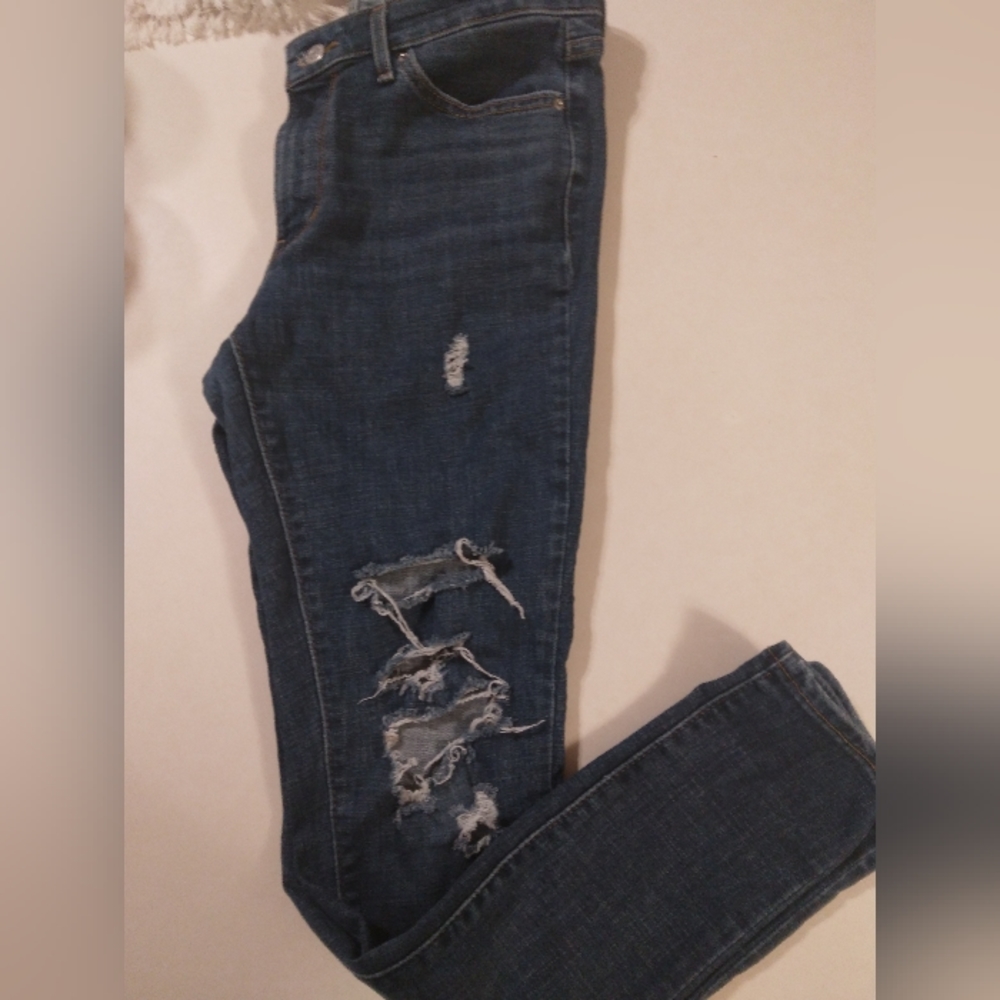 Levi Strauss 711 skinny distressed jeans